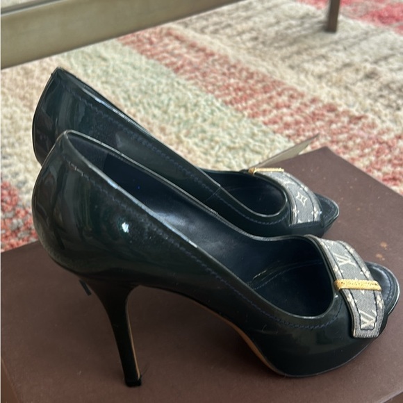 Navy Blue Limited Edition Luis Vuitton - Picture 2 of 2